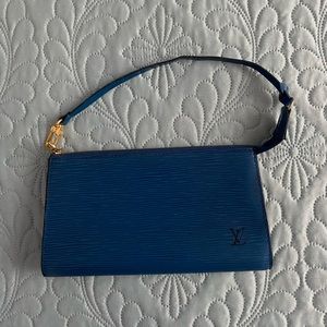 Auth Louis Vuitton Pochette In Blue Epi Leather